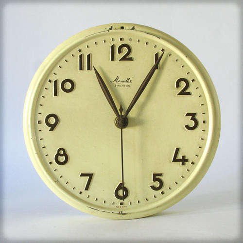 VINTAGE TIN MAUTHE GERMAN ELECTRIC WALL CLOCK
