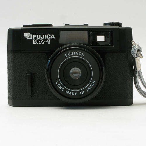 VINTAGE PHOTOGRAPHY FUJICA MA-1 COMPACT 35mm CAMERA