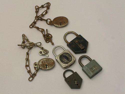 VINTAGE LOT OF PADLOCKS x6
