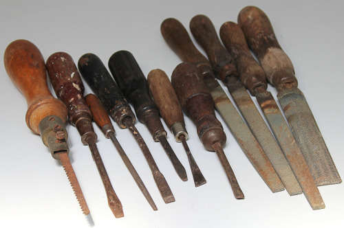 11 MIXED VINTAGE HAND TOOLS, FILES, SCREWDRIVERS, KEYHOLE SAW ETC, 1 LOT