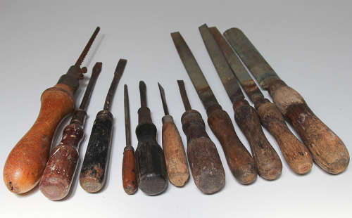 11 MIXED VINTAGE HAND TOOLS, FILES, SCREWDRIVERS, KEYHOLE SAW ETC, 1 LOT
