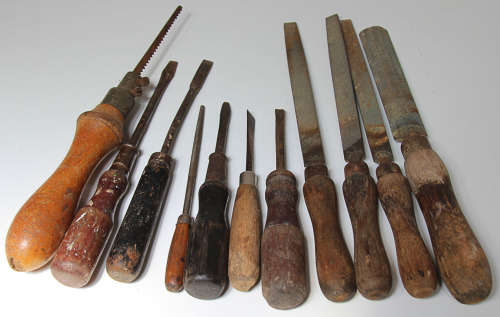11 MIXED VINTAGE HAND TOOLS, FILES, SCREWDRIVERS, KEYHOLE SAW ETC, 1 LOT