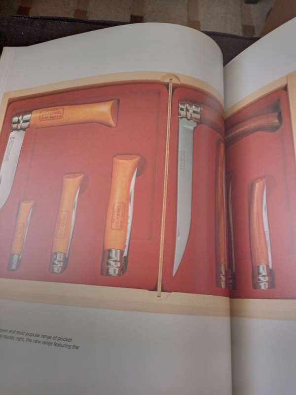 Knives of the World (TPS-117B)
