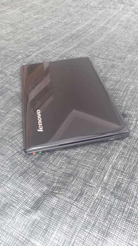 Laptop Lenovo i3 - 15.6 inch screen - Windows 10 - 700GB - 3GB Ram