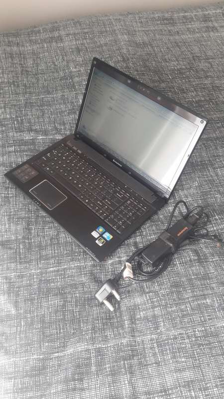 Laptop Lenovo i3 - 15.6 inch screen - Windows 10 - 700GB - 3GB Ram