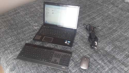Laptop Lenovo i3 - 15.6 inch screen - Windows 10 - 700GB - 3GB Ram