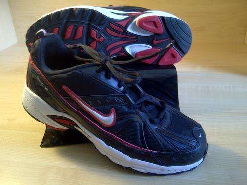 Boy's Black Nike Trainers (UK Size 5.5)