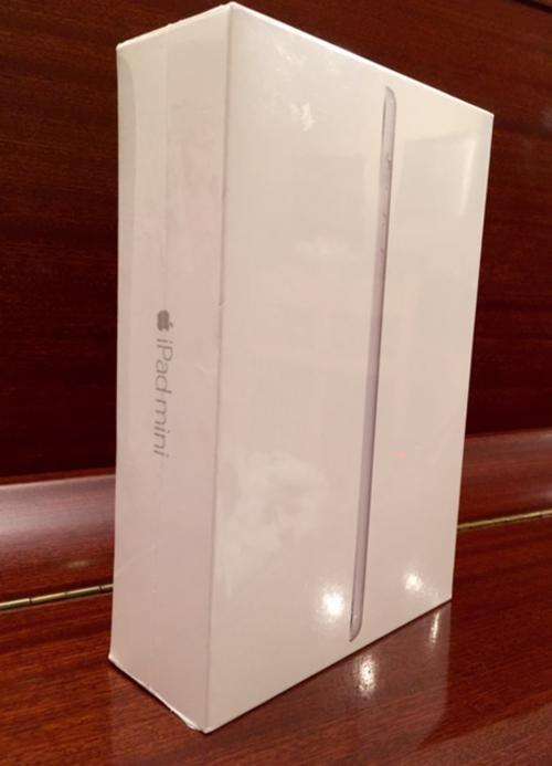 Brand new silver iPad Mini 3 Wifi Cellular 64GB