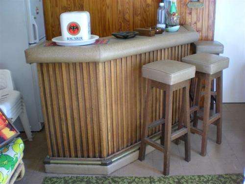 Pub/Bar and four bar stools