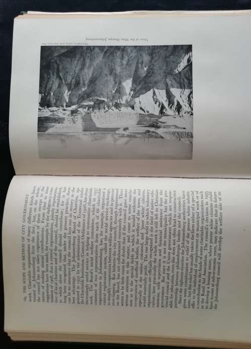 CITY GOVERMENT: The Johannesburg Experiment by John P. R. Maud (1938)