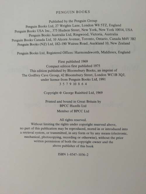 THE COLOUR DICTIONARY OF GARDEN PLANTS BY ROY HAY and P.M. SYNGE and THE ROYAL HORTICULTURAL SOCIETY