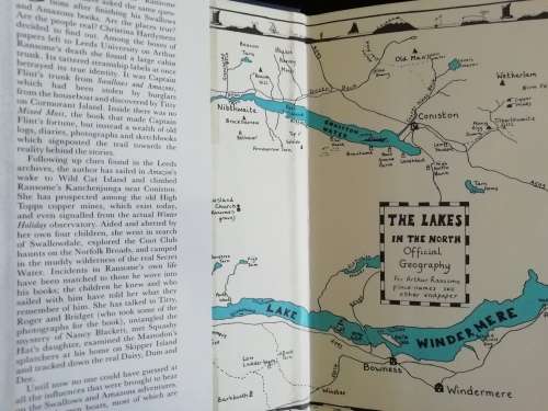 Arthur Ransome and Captain Flint`s trunk HARDYMENT, Christina