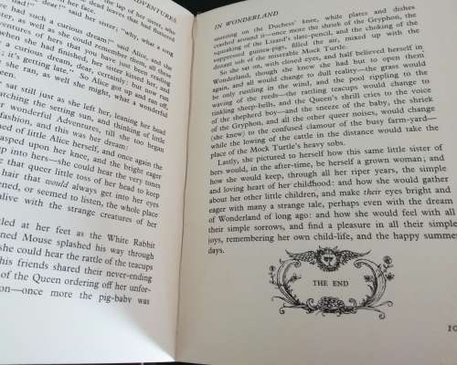 ALICE`S ADVENTURES IN WONDERLAND and THROUGH THE LOOKING GLASS / LEWIS CARROLL (1962)
