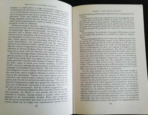The Past is Another Country: Rhodesia 1890-1979 / Martin Meredith