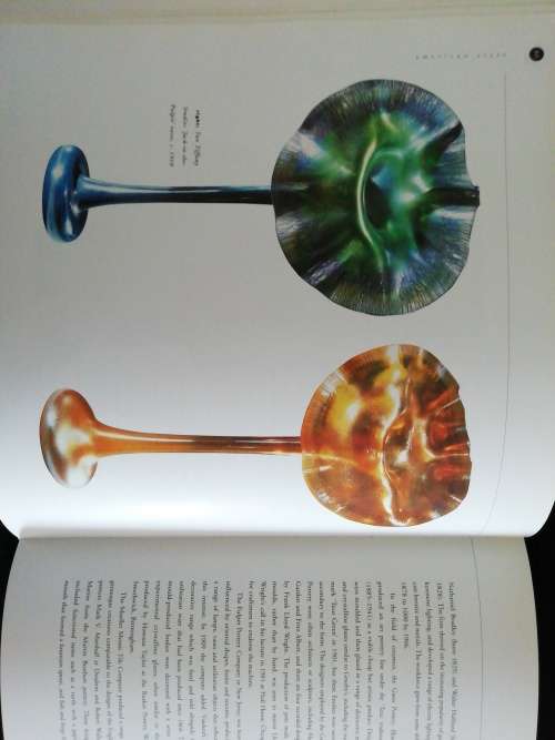 Christie`s Arts and Crafts Style / Michael Jeffery