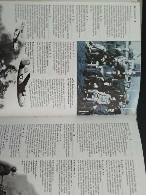 World War II Day by Day  /  Peter Darman