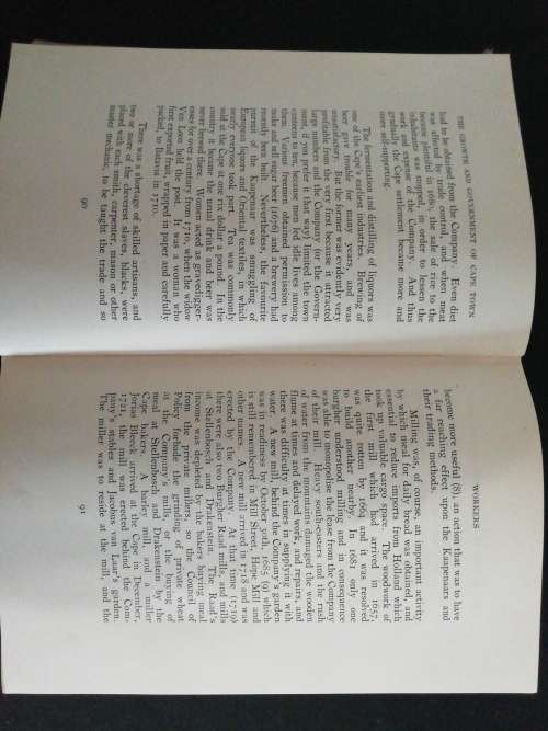 The Growth and Government of Cape Town  /  P. W. LAIDLER (1939)