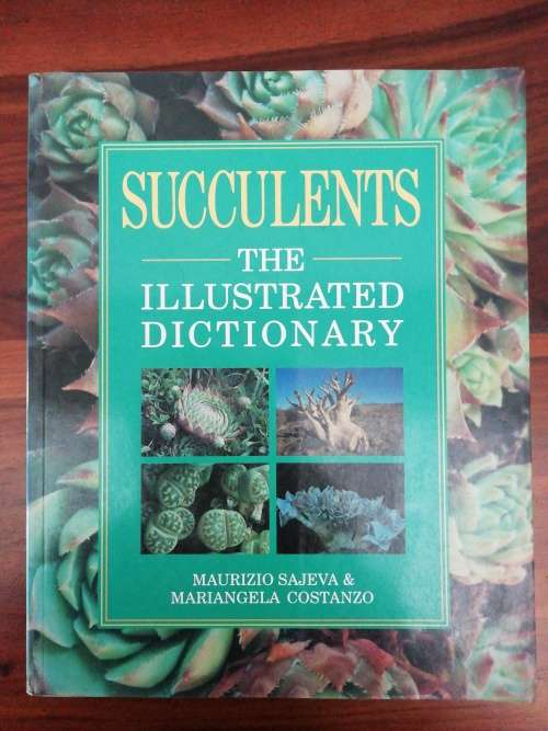 Succulents: The Illustrated Dictionary Sajeva, Maurizio, Constanzo, Mariangela