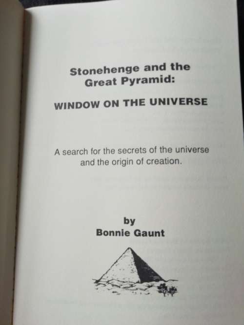 STONEHENGE AND THE GREAT PYRAMID / Bonnie Gaunt