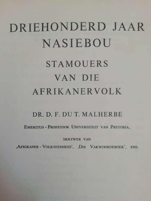 DRIEHONDERD JAAR NASIEBOU: STAMOUERS VAN DIE AFRIKANER VOLK / DR. D. F. MALHERBE