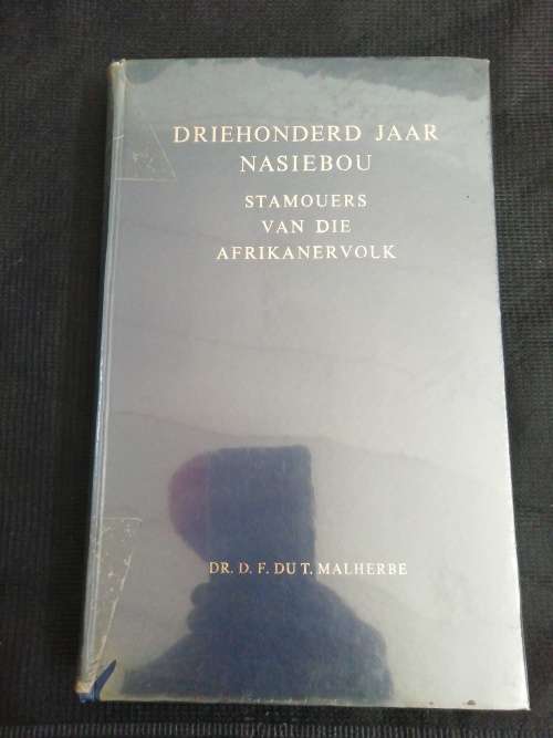 DRIEHONDERD JAAR NASIEBOU: STAMOUERS VAN DIE AFRIKANER VOLK / DR. D. F. MALHERBE