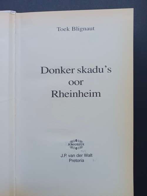 Donker Skadu`s oor Rheinheim / Toek Blignaut