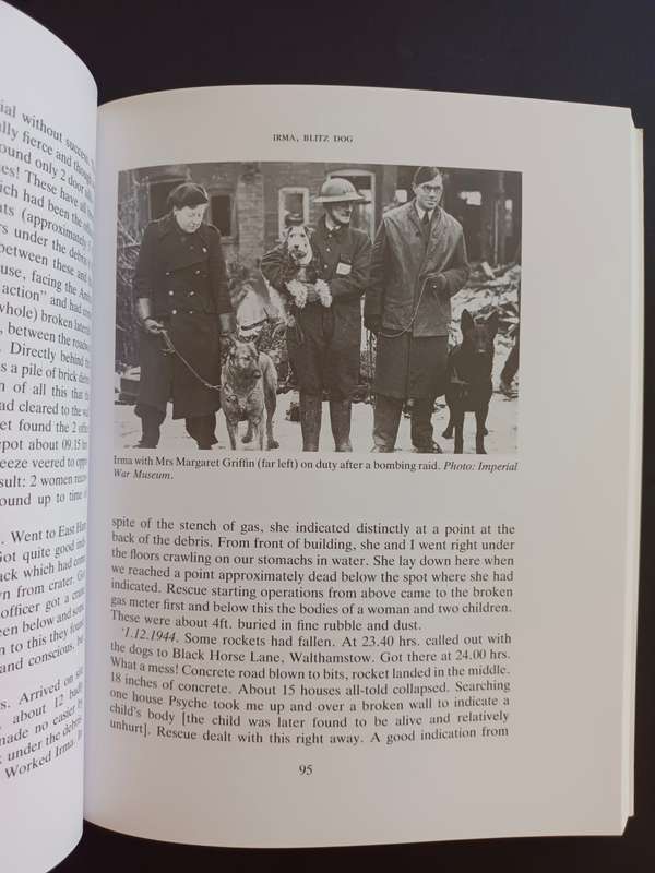 SILENT HEROES: The Bravery & Devotion of Animals in War / Evelyn Le Chene