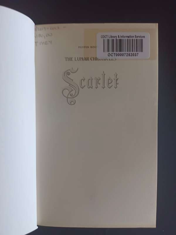 The Lunar CHRONICLES: Scarlet / Marissa Meyer
