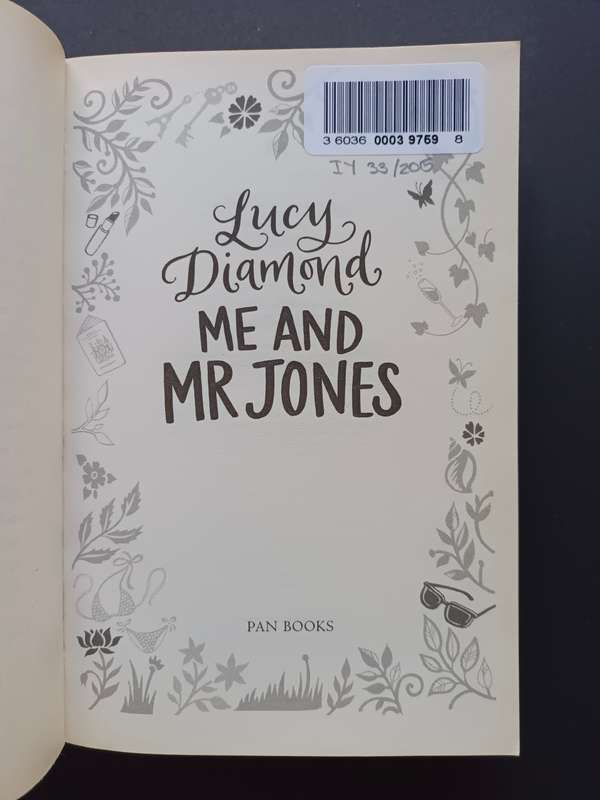 ME AND MR JONES / Lucy Diamond