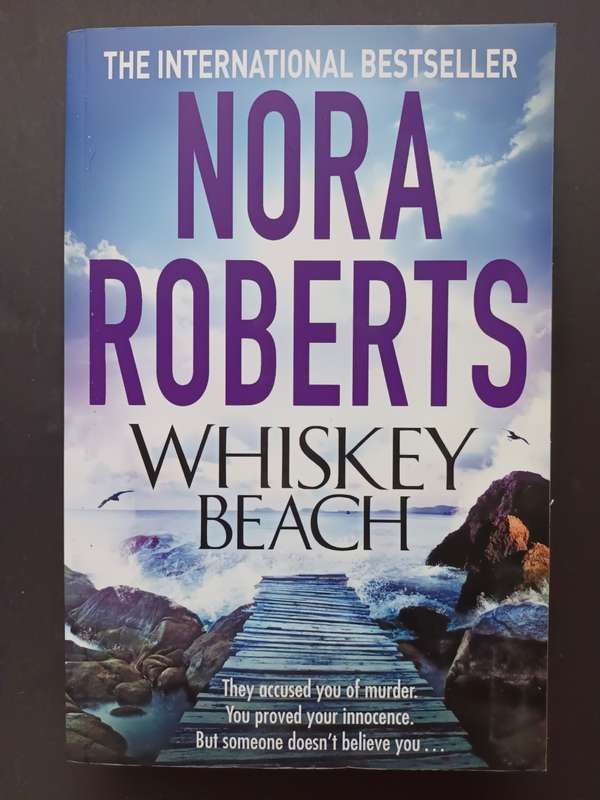 WHISKEY BEACH / NORA ROBERTS