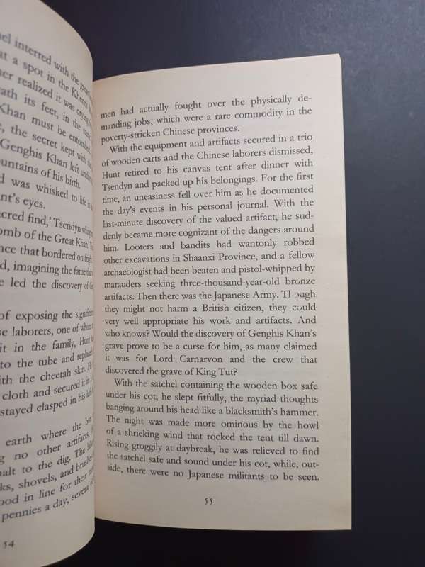 Treasure of Khan / Clive Cussler
