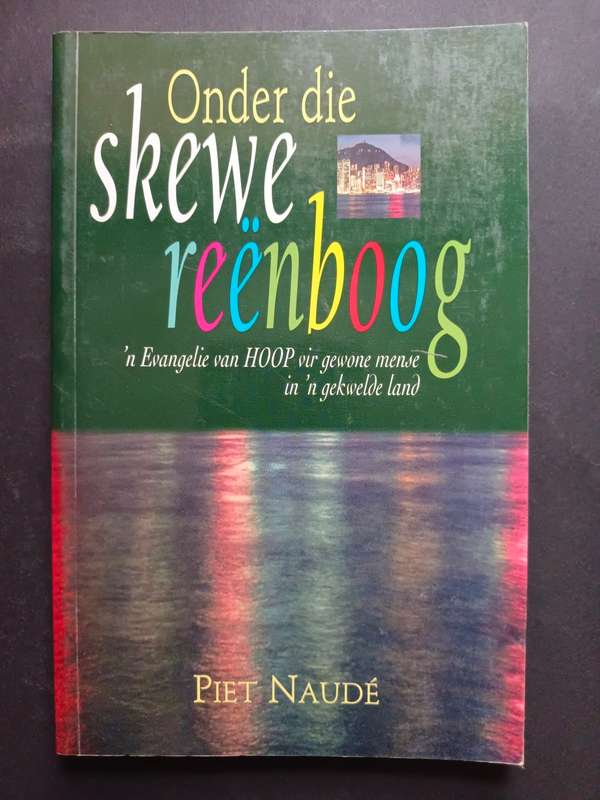 Onder die skewe reenboog / Piet Naude
