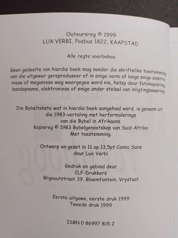 Onder die skewe reenboog / Piet Naude