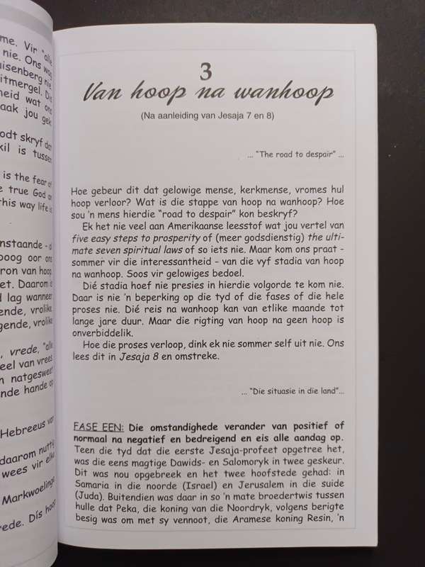 Onder die skewe reenboog / Piet Naude