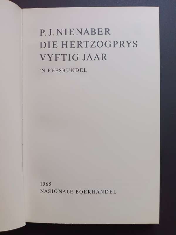 DIE HERTZOGPRYS VYFTIG JAAR / P. J. NIENABER