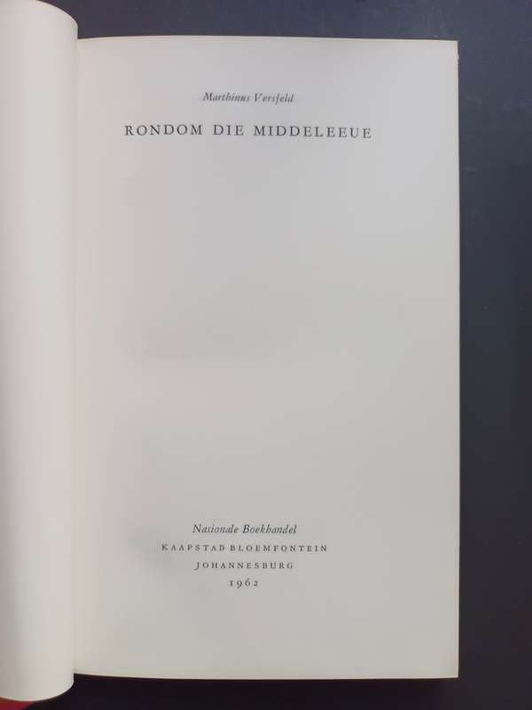 RONDOM DIE MIDDELEEUE / Marthinus Versfeld