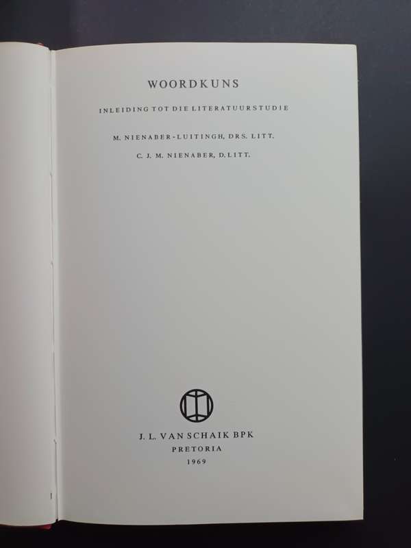WOORDKUNS: Inleiding tot die Literatuurstudie / M. Nienaber-Luitingh & CJM Nienaber