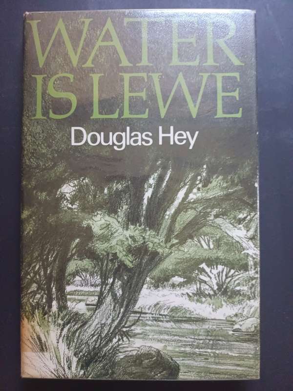 WATER IS LEWE / Douglas Hey