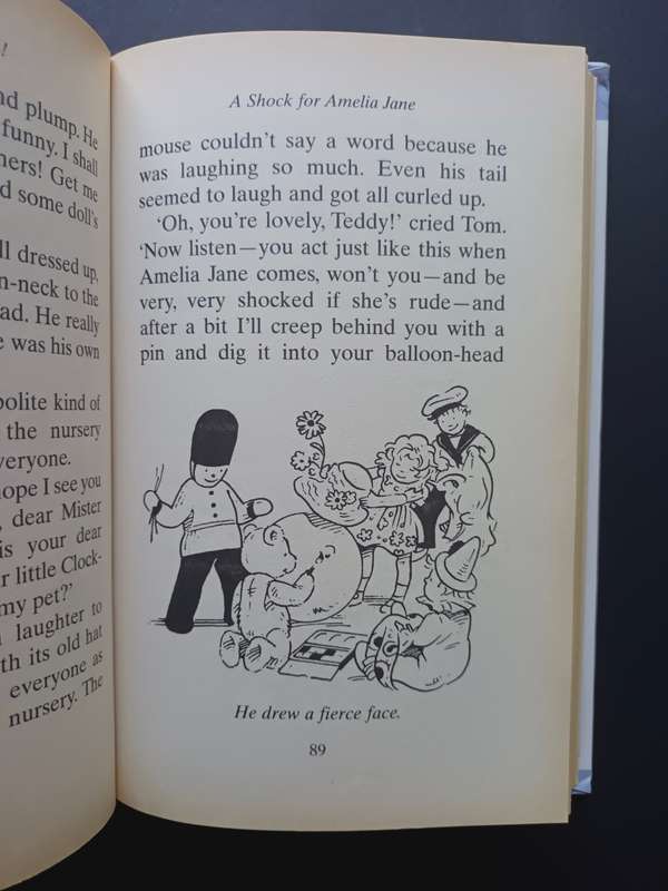 Amelia Jane Again / Enid Blyton