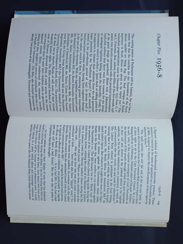 A Cricket in the Thorn Tree: Helen Suzman and the Progressive Party / Joanna Strangwayes-Booth