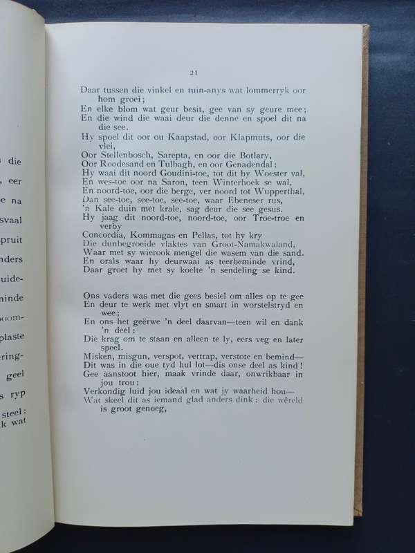 Uit Drie WERELDDELE gedigte deur C. Louis Leipoldt