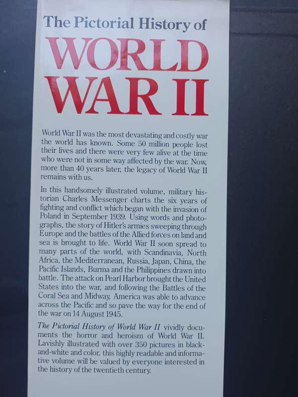 The Pictorial History of World War II / Charles Messenger