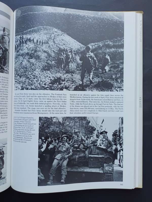 The Pictorial History of World War II / Charles Messenger