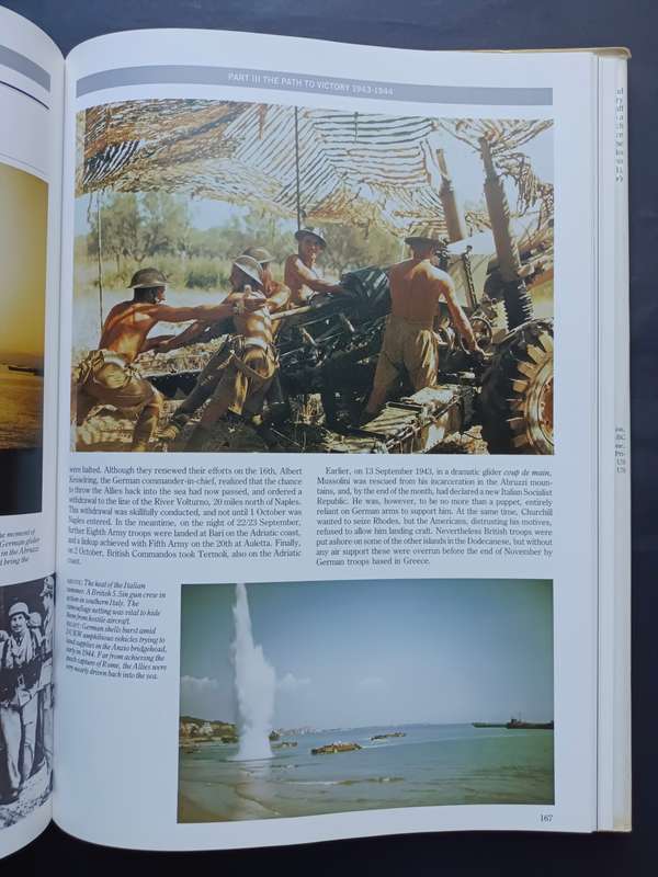 The Pictorial History of World War II / Charles Messenger