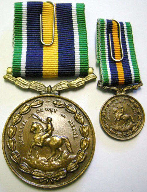 Full Size De Wet Medal Numbered @ Back Uniface Suspender & Miniature De Wet Medal