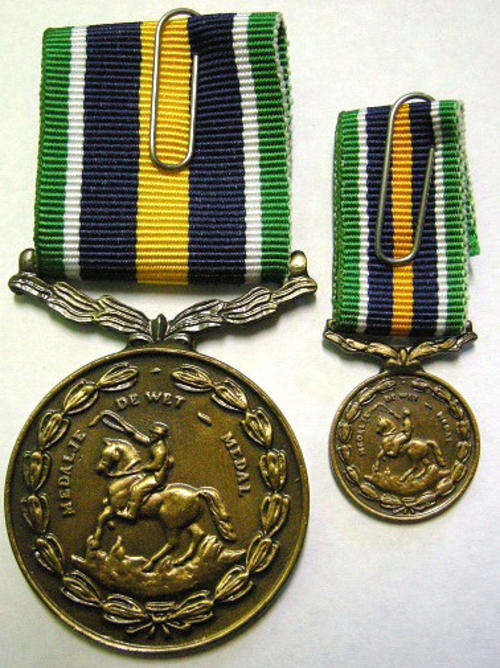 Full Size De Wet Medal Numbered @ Back Uniface Suspender & Miniature De Wet Medal
