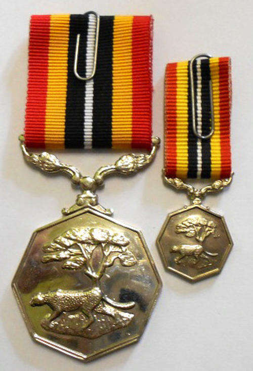 Full Size Southern Africa Medal Double Face Susp Tall Grass Poor Detail Number on Rim w/ Miniature