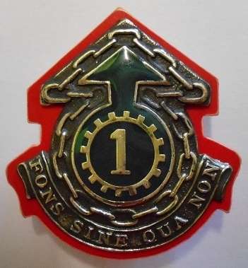 1 Maintenance Unit Cap Badge with Red Plastic Backing Dinnes 429