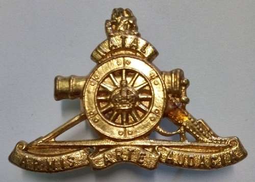 Natal Field Artillery Gilding Metal Beret Badge Worn by NCO's & Other Ranks Dinnes 277