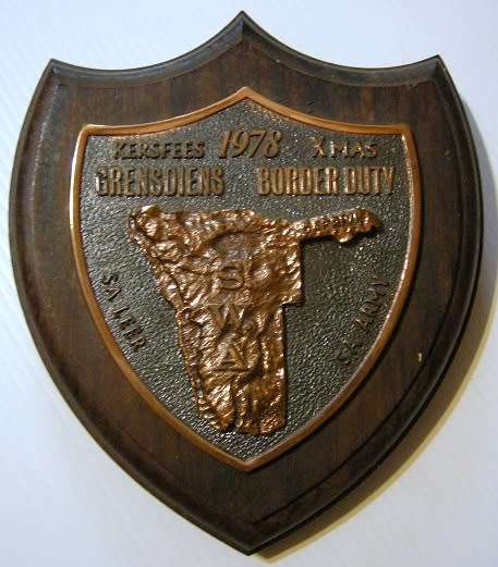 Border Duty 1978 Xmas Plaque Size of Wood 135mm x 115mm Size of Bronze 80mm x 90mm